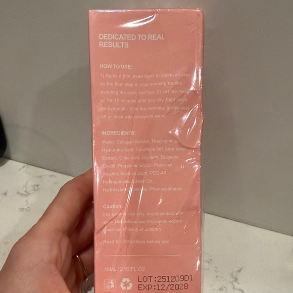 YURI Collagen Night Wrapping Mask - Picture 2 of 2